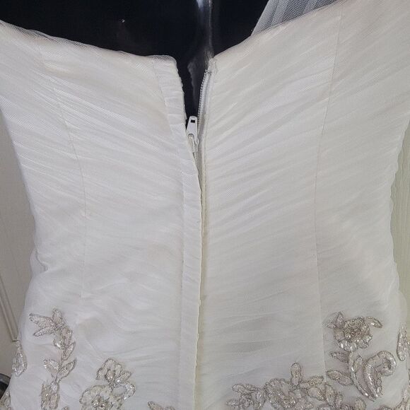 Oleg Cassini one shoulder tulle wedding dress STYLE# 7ckp421 Size 0P - Picture 16 of 16